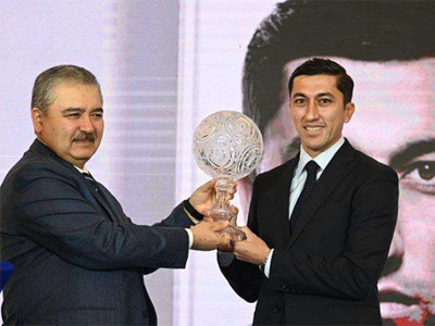烏茲別克斯坦足協：艾哈邁多夫宣布退役